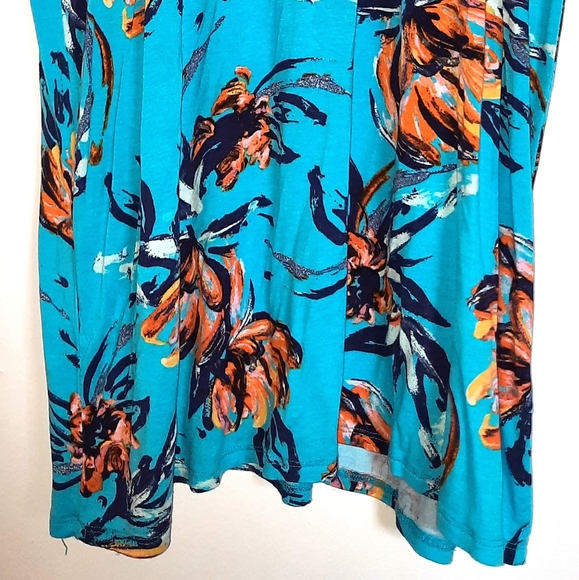 💙🏵 Jaclyn Smith Collection Women's XL Blue Floral Blouse🏵💙 - Picture 3 of 6